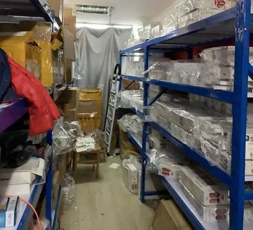 用蘋(píng)果 華為手機(jī)的注意 警方查獲大量貼牌假冒蘋(píng)果華為配件